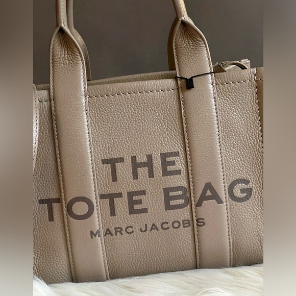 Marc Jacobs The Leather Small Tote Bag - Picture 2 of 16